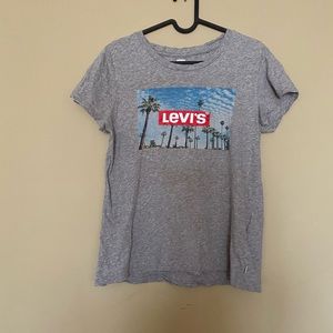 Levi’s cute tshirt